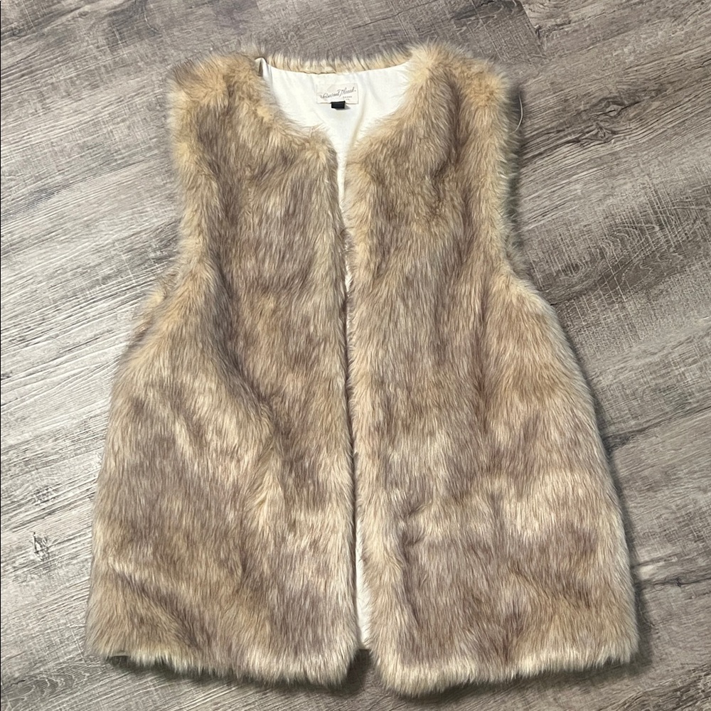 Universal Thread Faux Fur Vest in Cream and Brown
